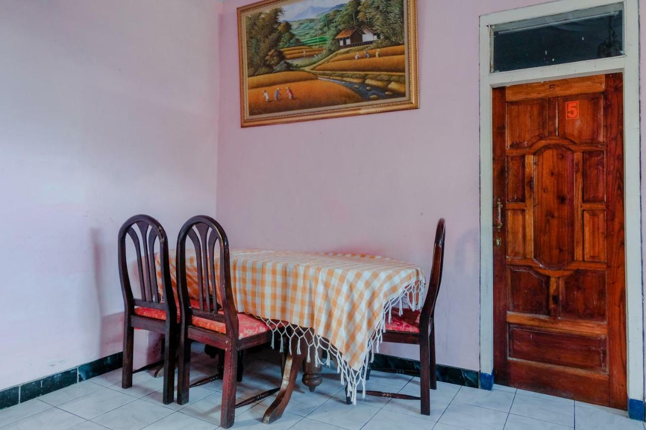 Oyo 1351 Tanggulasi Resto & Residence Syariah Magetan Екстериор снимка